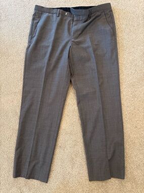Hugo Boss Taupe Wool Dress pants Size 52 (36R) Tailored Slim Luxury Trousers